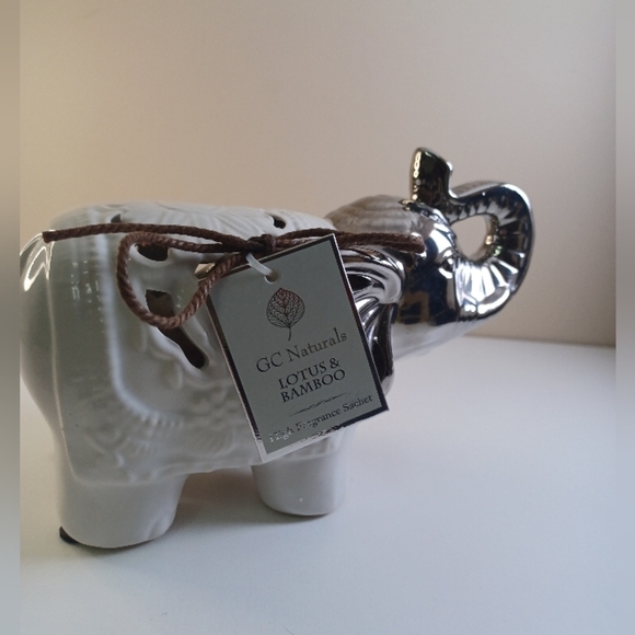 GC Naturals Porcelain Elephant Statue Diffuser Potpourri  Sachet Holder Inside - Picture 2 of 9